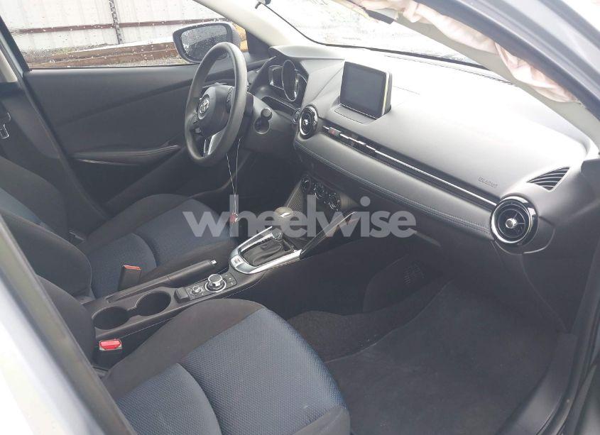 Photo 5 of 2014 Chevrolet Cruze LS AUTO (VIN 1G1PA5SH7E7139450)