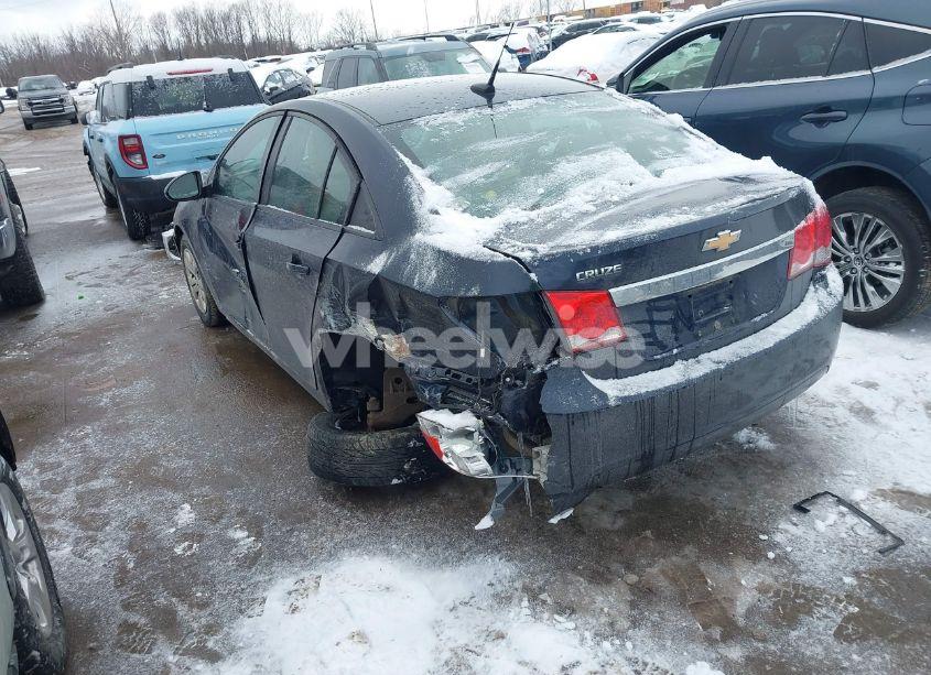 Photo 3 of 2014 Chevrolet Cruze LS AUTO (VIN 1G1PA5SH7E7142039)