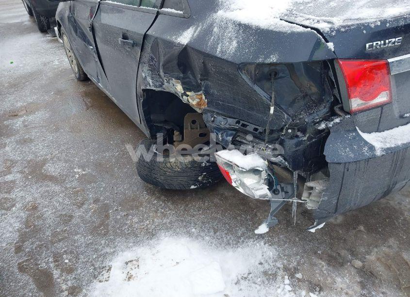 Photo 6 of 2014 Chevrolet Cruze LS AUTO (VIN 1G1PA5SH7E7142039)