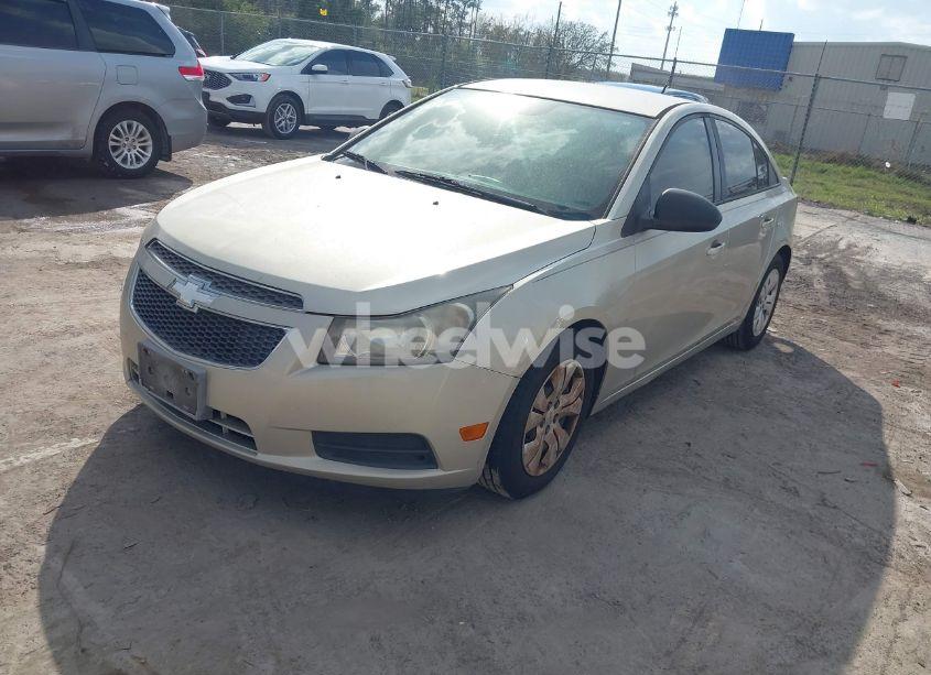 Photo 2 of 2014 Chevrolet Cruze LS AUTO (VIN 1G1PA5SH7E7189751)