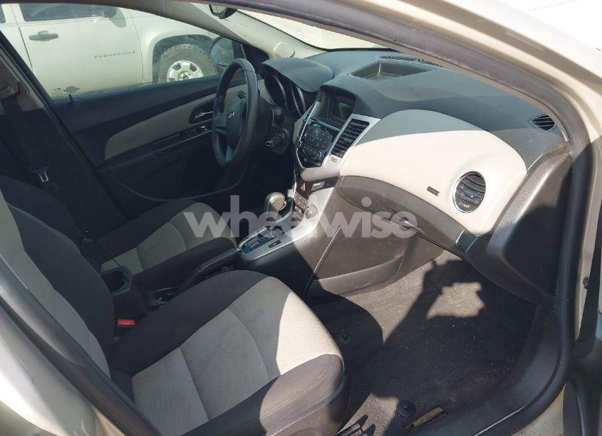 Photo 5 of 2014 Chevrolet Cruze LS AUTO (VIN 1G1PA5SH7E7189751)