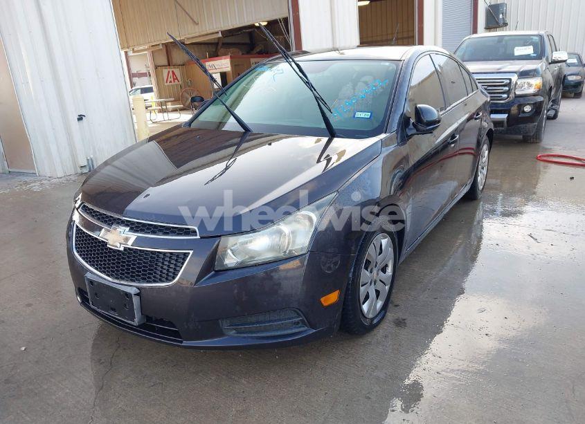 Photo 2 of 2014 Chevrolet Cruze LS AUTO (VIN 1G1PA5SH7E7208234)