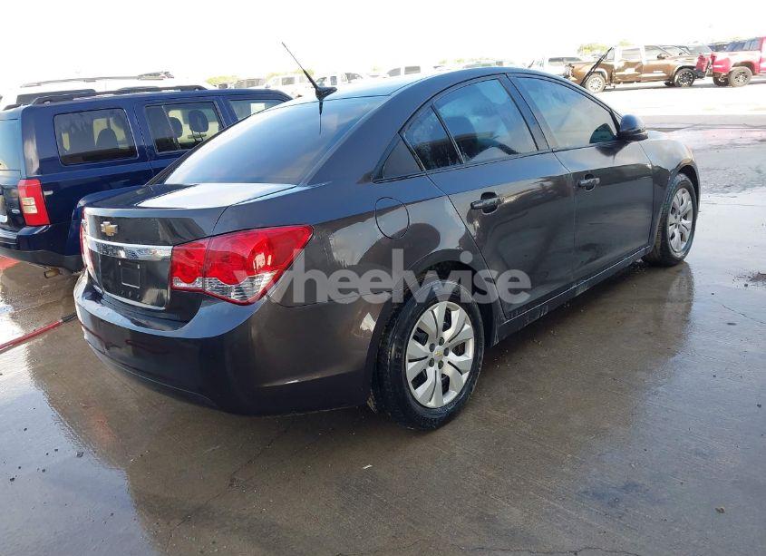 Photo 4 of 2014 Chevrolet Cruze LS AUTO (VIN 1G1PA5SH7E7208234)
