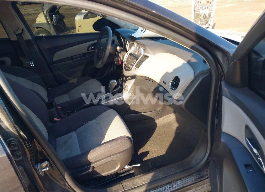 Photo 5 of 2014 Chevrolet Cruze LS AUTO (VIN 1G1PA5SH7E7259569)