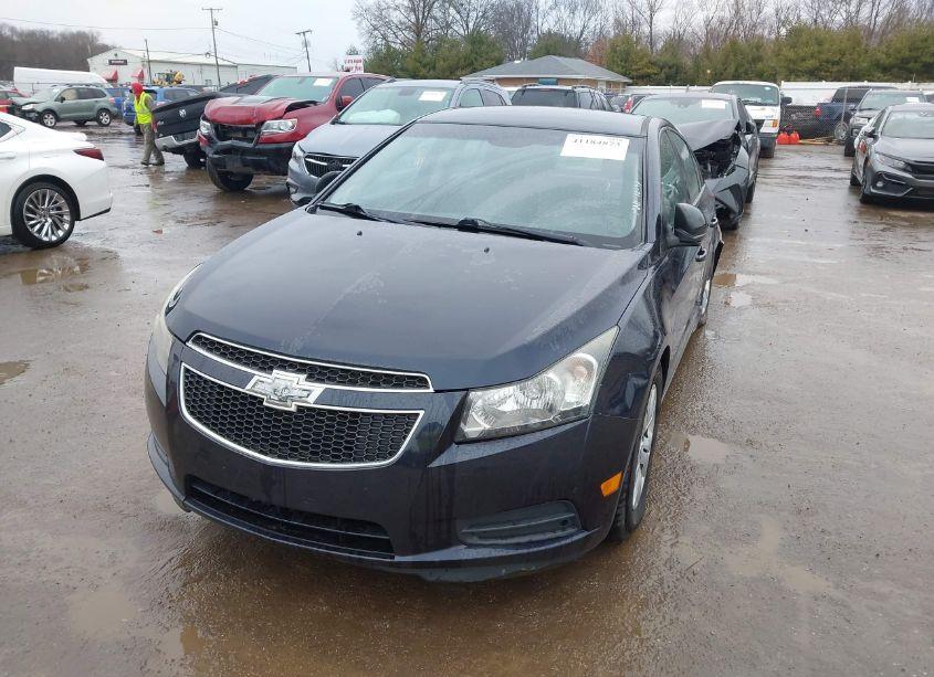 Photo 2 of 2014 Chevrolet Cruze LS AUTO (VIN 1G1PA5SH7E7319107)