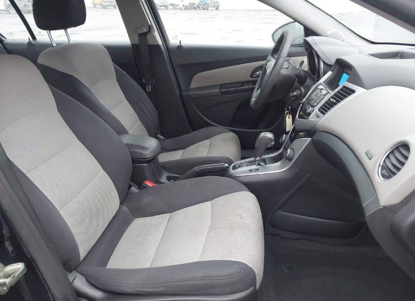 Photo 5 of 2014 Chevrolet Cruze LS AUTO (VIN 1G1PA5SH7E7319107)