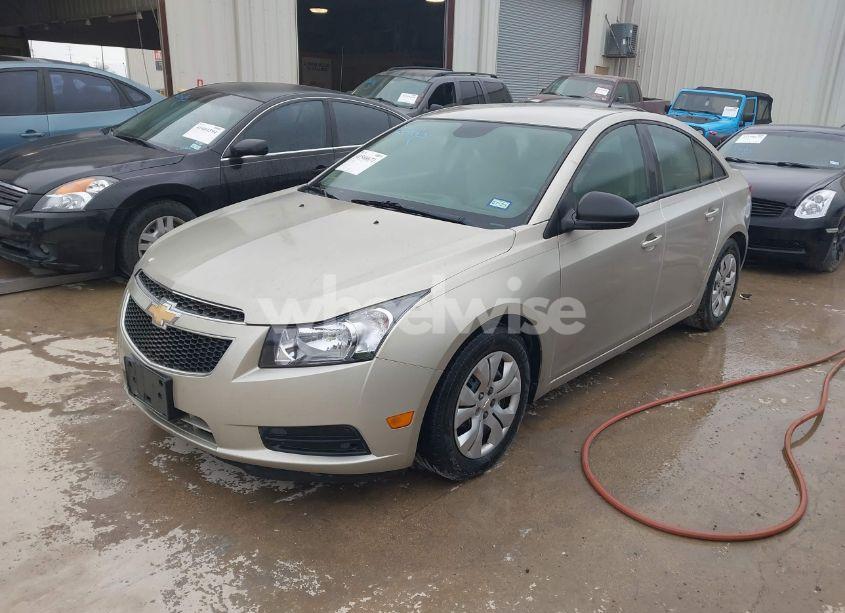 Photo 2 of 2014 Chevrolet Cruze LS AUTO (VIN 1G1PA5SH7E7351586)