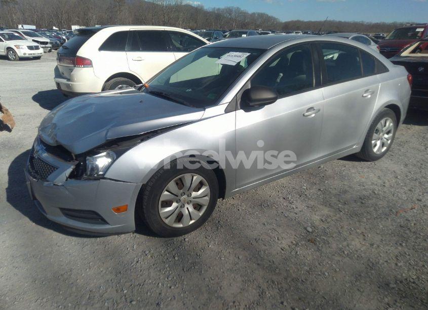Photo 2 of 2014 Chevrolet Cruze LS AUTO (VIN 1G1PA5SH7E7476295)