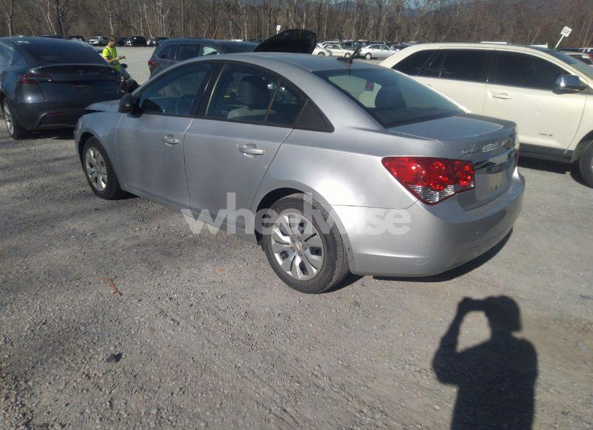 Photo 3 of 2014 Chevrolet Cruze LS AUTO (VIN 1G1PA5SH7E7476295)
