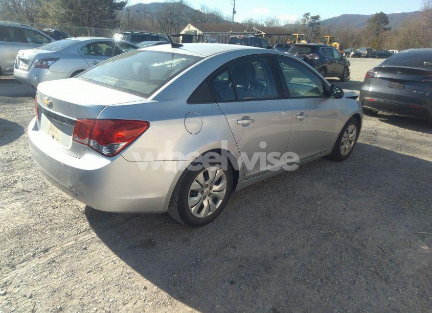 Photo 4 of 2014 Chevrolet Cruze LS AUTO (VIN 1G1PA5SH7E7476295)