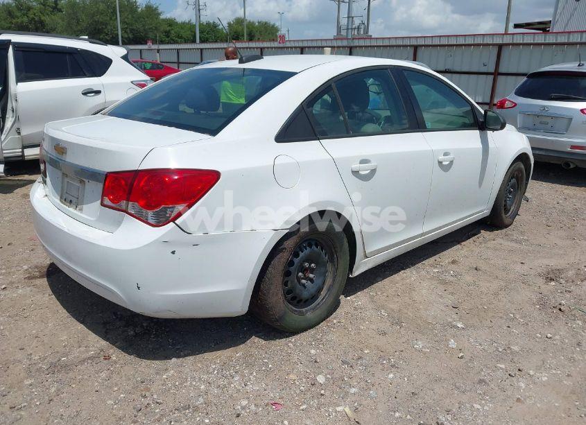 Photo 4 of 2015 Chevrolet Cruze LS AUTO (VIN 1G1PA5SH7F7100360)