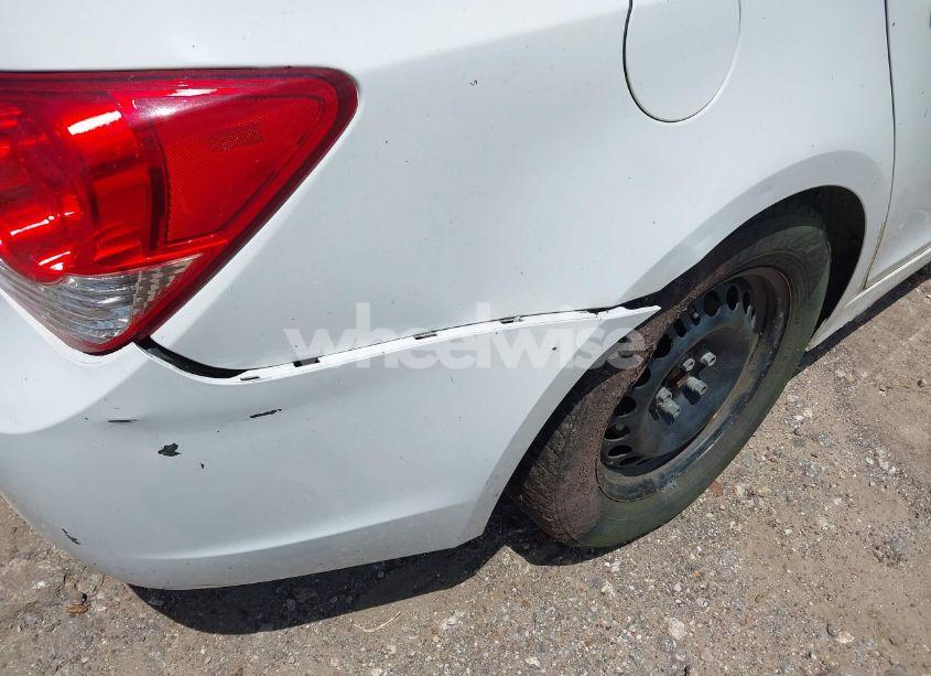 Photo 6 of 2015 Chevrolet Cruze LS AUTO (VIN 1G1PA5SH7F7100360)