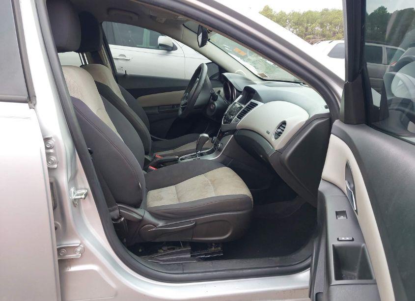 Photo 5 of 2015 Chevrolet Cruze LS AUTO (VIN 1G1PA5SH7F7143192)