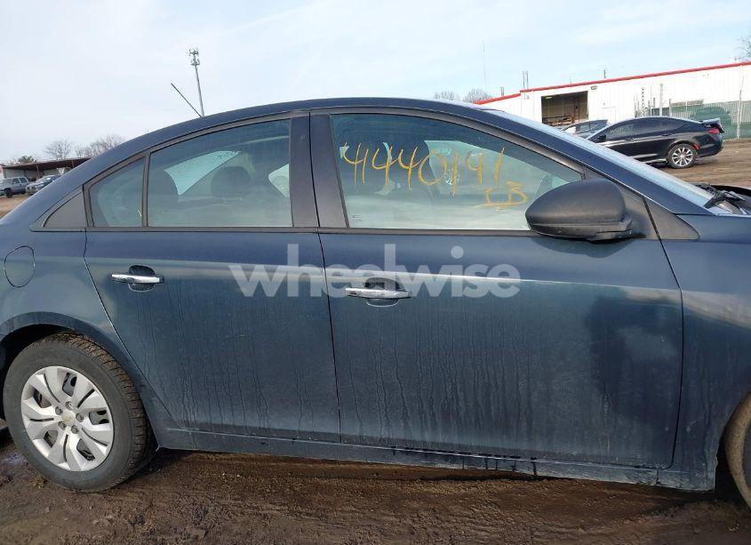 Photo 14 of 2015 Chevrolet Cruze LS AUTO (VIN 1G1PA5SH7F7296462)