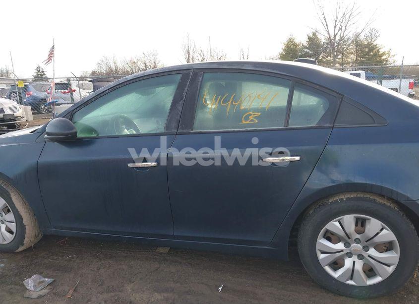 Photo 15 of 2015 Chevrolet Cruze LS AUTO (VIN 1G1PA5SH7F7296462)