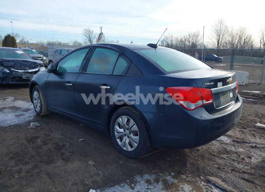 Photo 3 of 2015 Chevrolet Cruze LS AUTO (VIN 1G1PA5SH7F7296462)