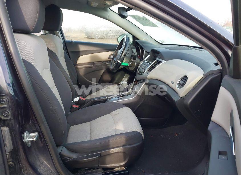 Photo 5 of 2015 Chevrolet Cruze LS AUTO (VIN 1G1PA5SH7F7296462)