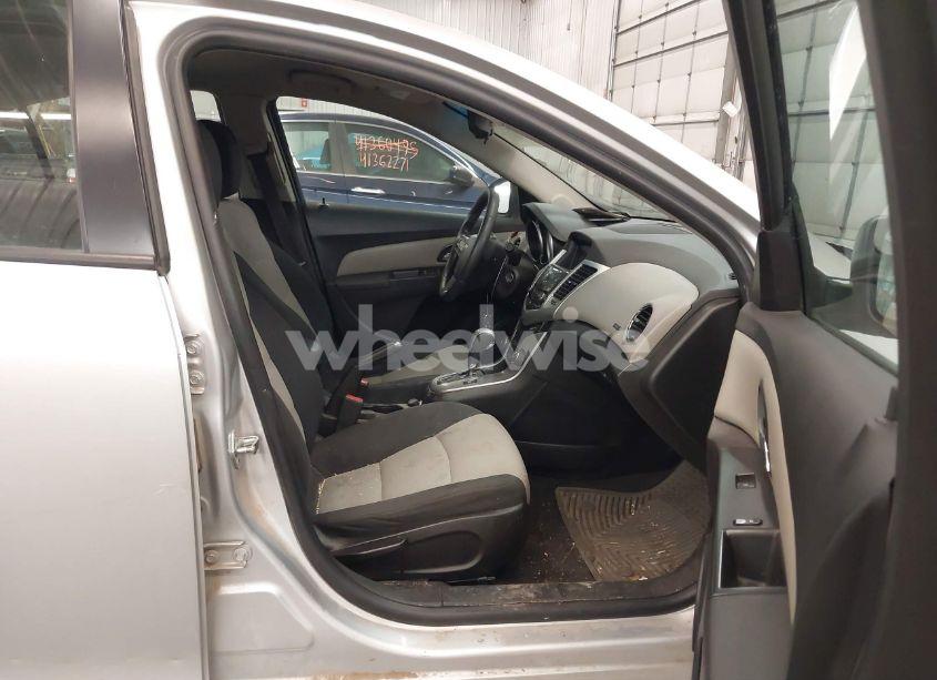 Photo 5 of 2015 Chevrolet Cruze LS AUTO (VIN 1G1PA5SH7F7299328)