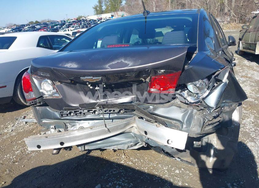 Photo 6 of 2013 Chevrolet Cruze LS AUTO (VIN 1G1PA5SH8D7185030)