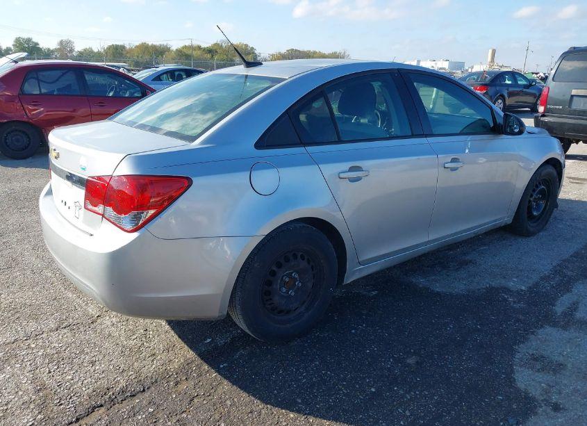 Photo 4 of 2013 Chevrolet Cruze LS AUTO (VIN 1G1PA5SH8D7231732)