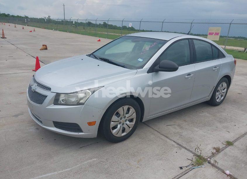 Photo 2 of 2013 Chevrolet Cruze LS AUTO (VIN 1G1PA5SH8D7245369)