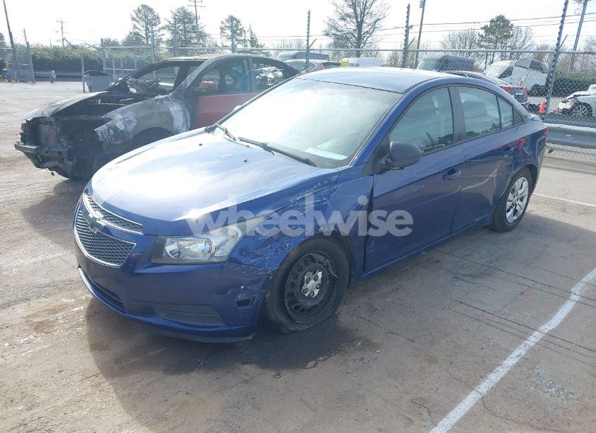 Photo 2 of 2013 Chevrolet Cruze LS AUTO (VIN 1G1PA5SH8D7307305)