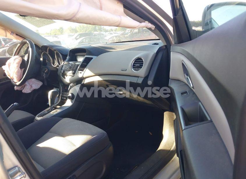 Photo 5 of 2014 Chevrolet Cruze LS AUTO (VIN 1G1PA5SH8E7169475)