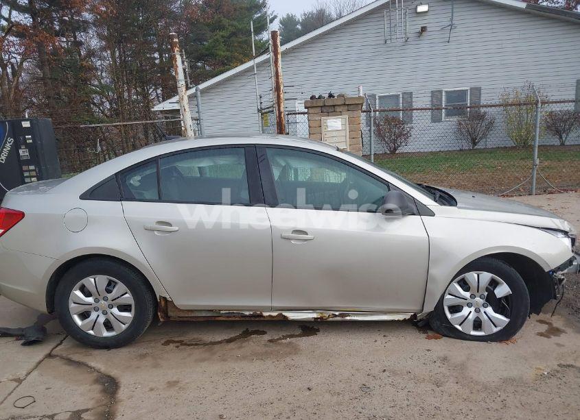 Photo 14 of 2014 Chevrolet Cruze LS AUTO (VIN 1G1PA5SH8E7190942)