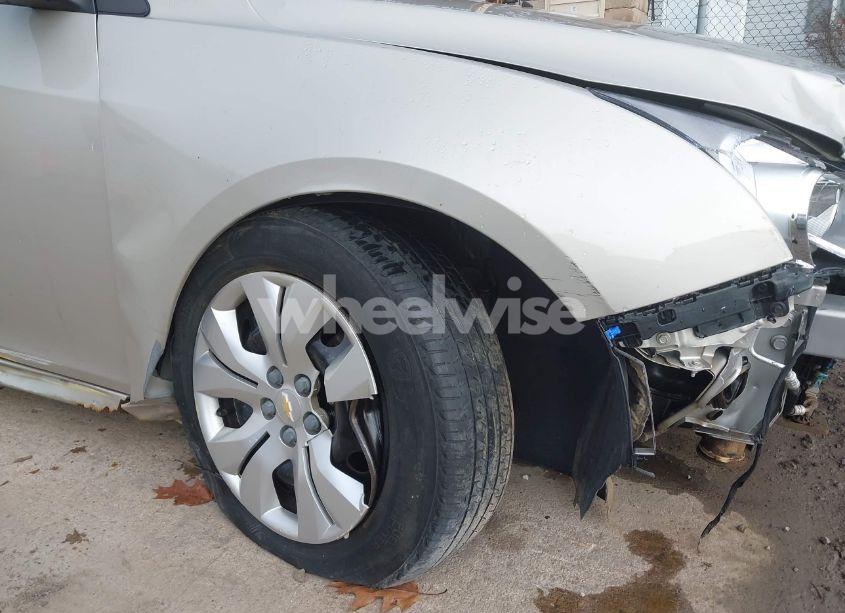 Photo 18 of 2014 Chevrolet Cruze LS AUTO (VIN 1G1PA5SH8E7190942)