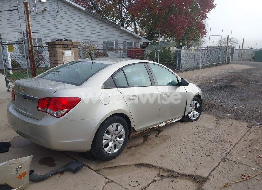 Photo 4 of 2014 Chevrolet Cruze LS AUTO (VIN 1G1PA5SH8E7190942)