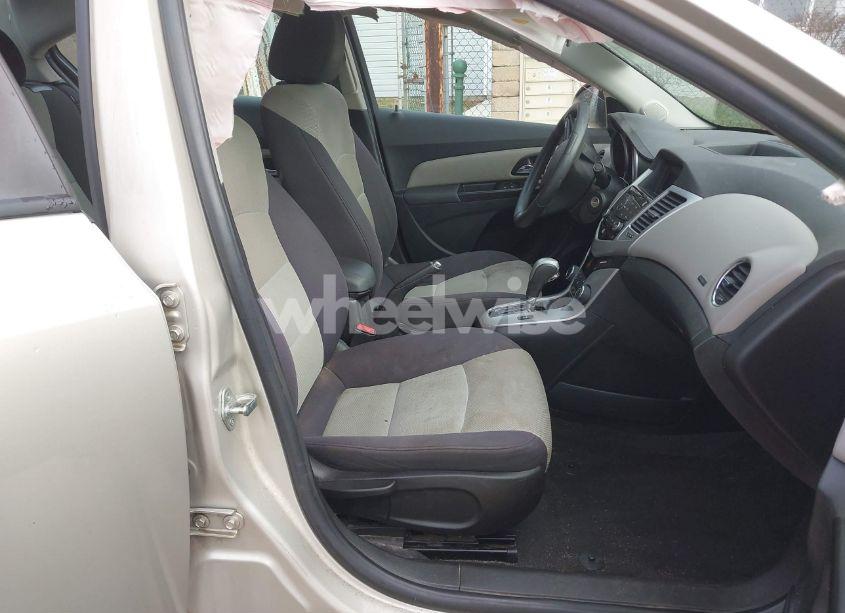 Photo 5 of 2014 Chevrolet Cruze LS AUTO (VIN 1G1PA5SH8E7190942)