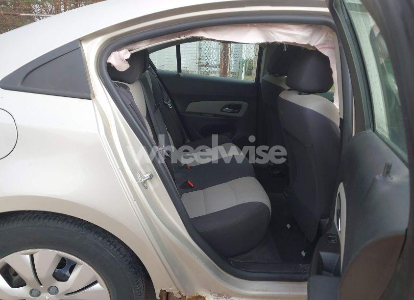 Photo 8 of 2014 Chevrolet Cruze LS AUTO (VIN 1G1PA5SH8E7190942)