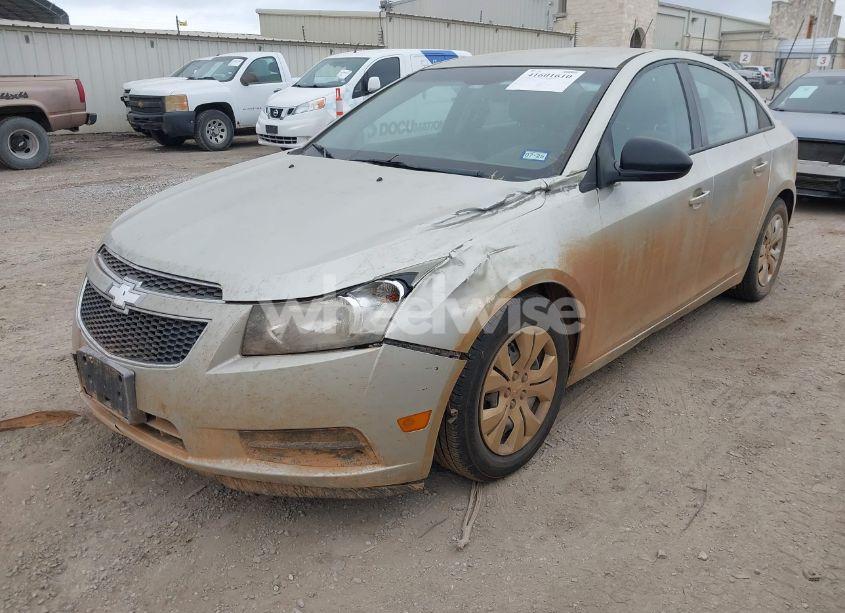 Photo 2 of 2014 Chevrolet Cruze LS AUTO (VIN 1G1PA5SH8E7211594)