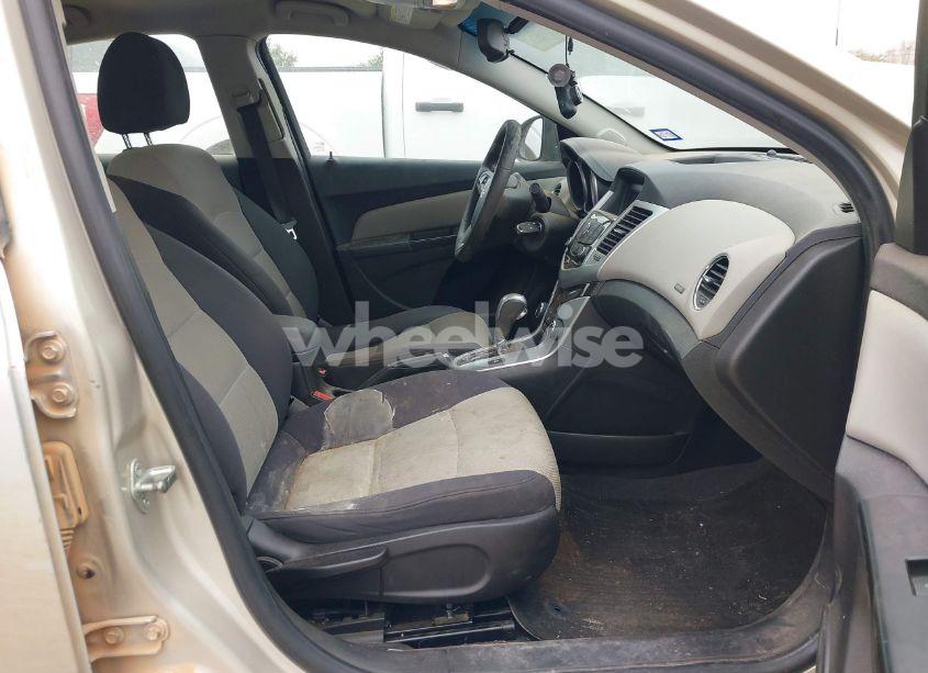 Photo 5 of 2014 Chevrolet Cruze LS AUTO (VIN 1G1PA5SH8E7211594)