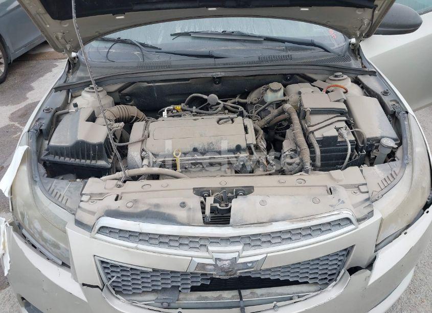 Photo 10 of 2014 Chevrolet Cruze LS AUTO (VIN 1G1PA5SH8E7230310)