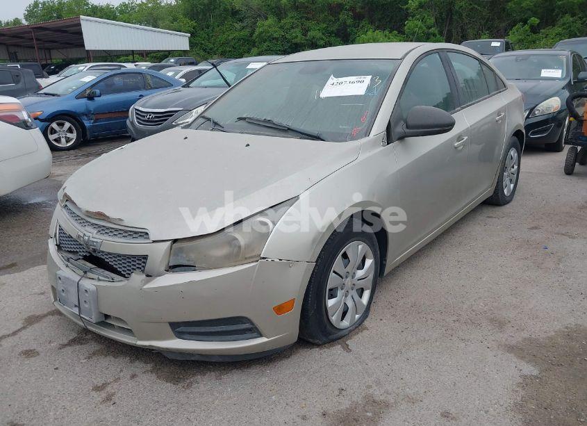 Photo 2 of 2014 Chevrolet Cruze LS AUTO (VIN 1G1PA5SH8E7230310)