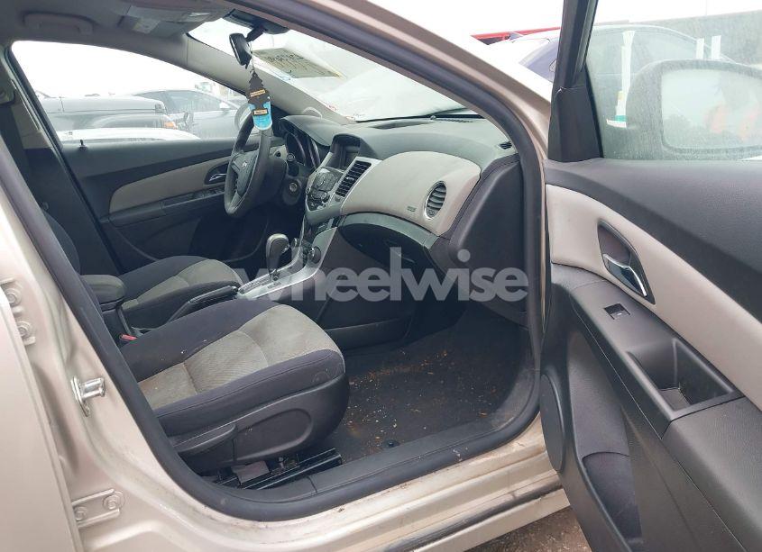 Photo 5 of 2014 Chevrolet Cruze LS AUTO (VIN 1G1PA5SH8E7230310)