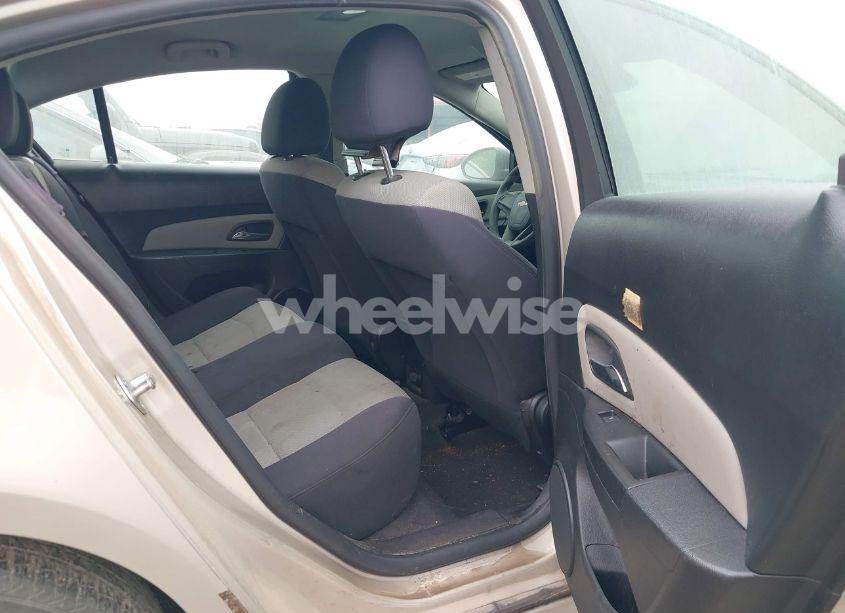 Photo 8 of 2014 Chevrolet Cruze LS AUTO (VIN 1G1PA5SH8E7230310)