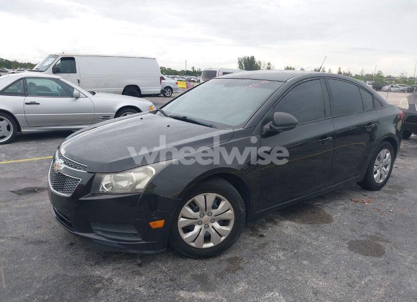 Photo 2 of 2014 Chevrolet Cruze LS AUTO (VIN 1G1PA5SH8E7243705)