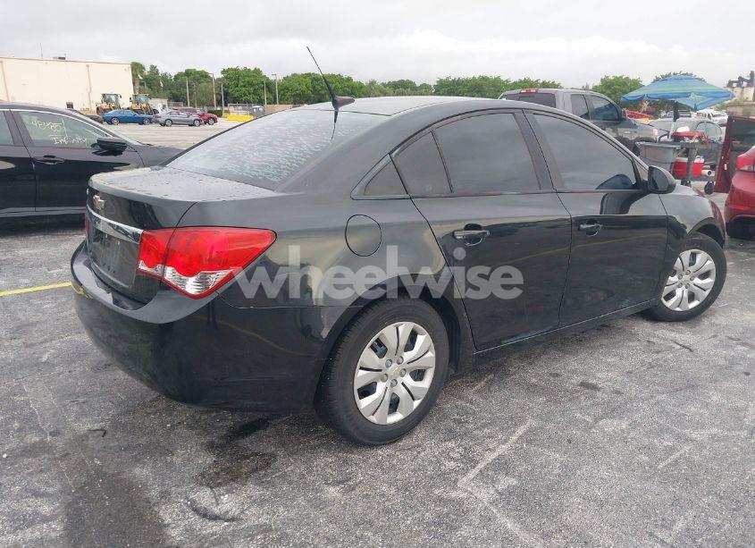 Photo 4 of 2014 Chevrolet Cruze LS AUTO (VIN 1G1PA5SH8E7243705)