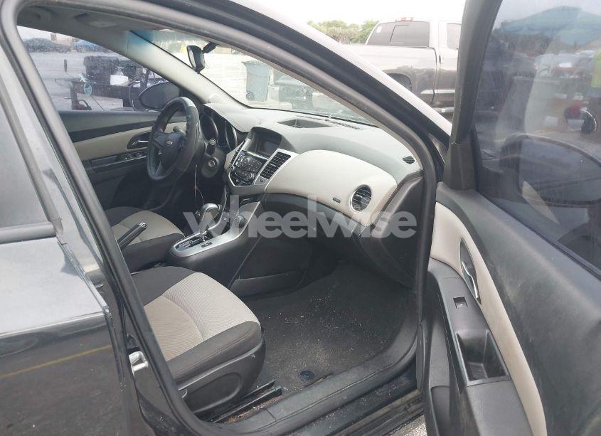 Photo 5 of 2014 Chevrolet Cruze LS AUTO (VIN 1G1PA5SH8E7243705)