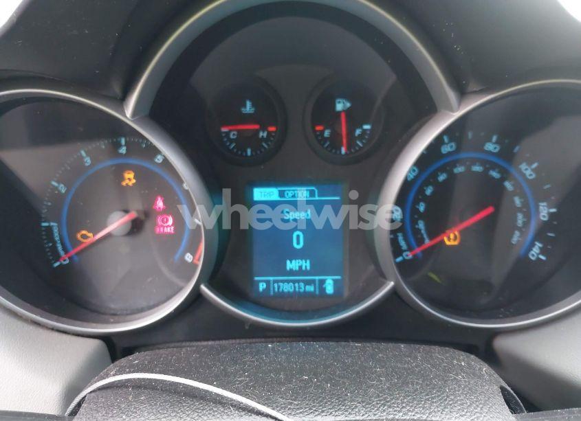 Photo 7 of 2014 Chevrolet Cruze LS AUTO (VIN 1G1PA5SH8E7243705)