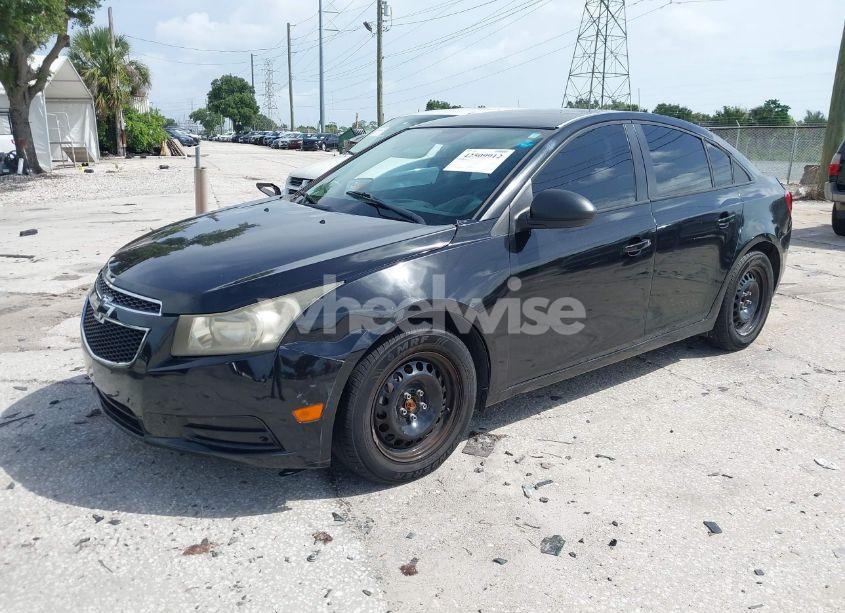 Photo 2 of 2014 Chevrolet Cruze LS AUTO (VIN 1G1PA5SH8E7267065)