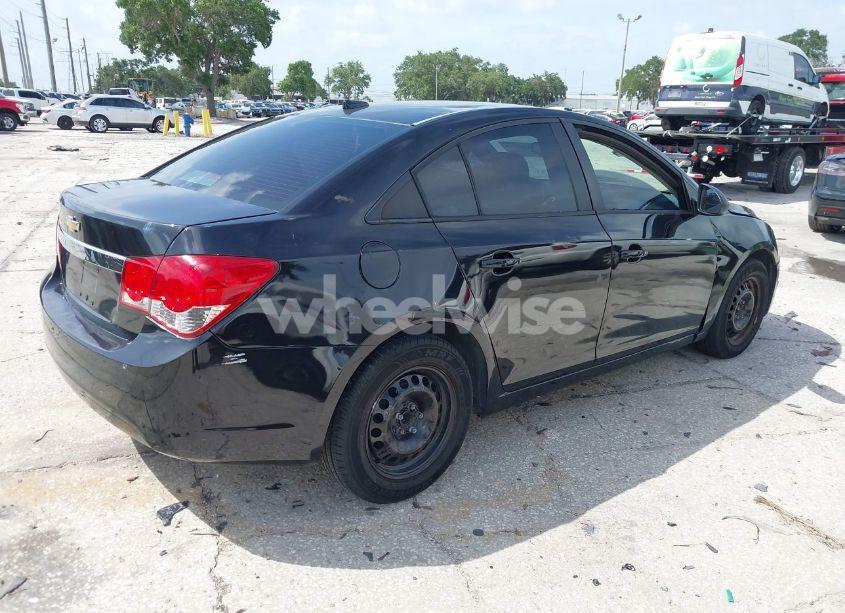 Photo 4 of 2014 Chevrolet Cruze LS AUTO (VIN 1G1PA5SH8E7267065)