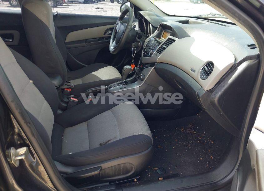 Photo 5 of 2014 Chevrolet Cruze LS AUTO (VIN 1G1PA5SH8E7267065)