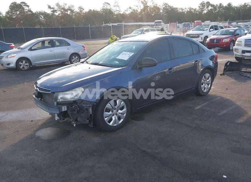 Photo 2 of 2014 Chevrolet Cruze LS AUTO (VIN 1G1PA5SH8E7315096)
