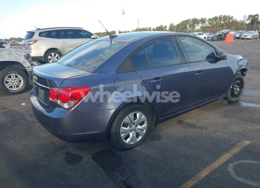 Photo 4 of 2014 Chevrolet Cruze LS AUTO (VIN 1G1PA5SH8E7315096)