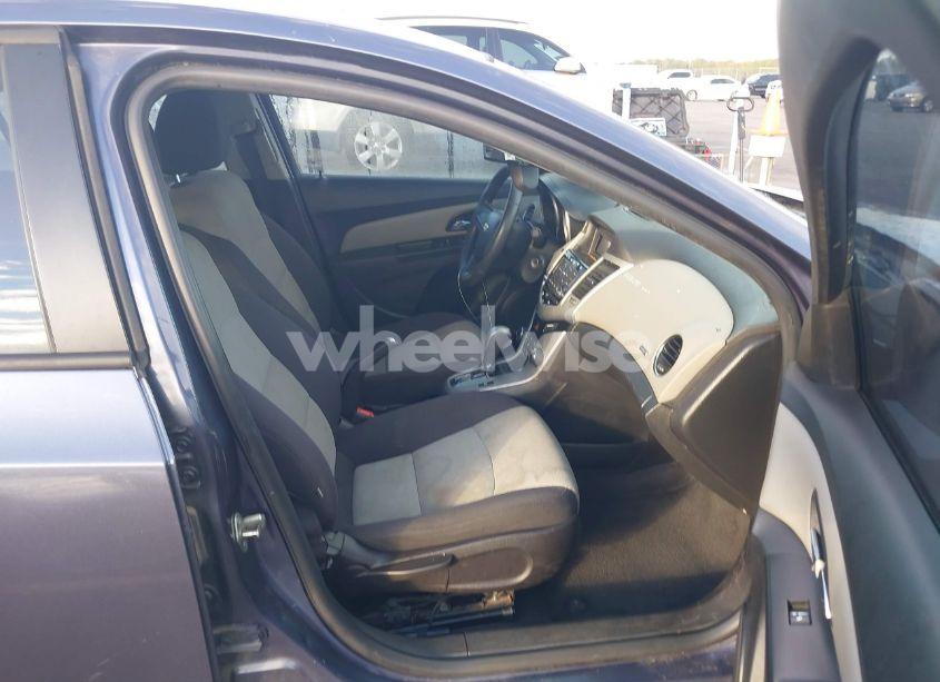 Photo 5 of 2014 Chevrolet Cruze LS AUTO (VIN 1G1PA5SH8E7315096)