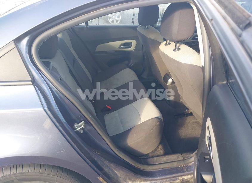 Photo 8 of 2014 Chevrolet Cruze LS AUTO (VIN 1G1PA5SH8E7315096)