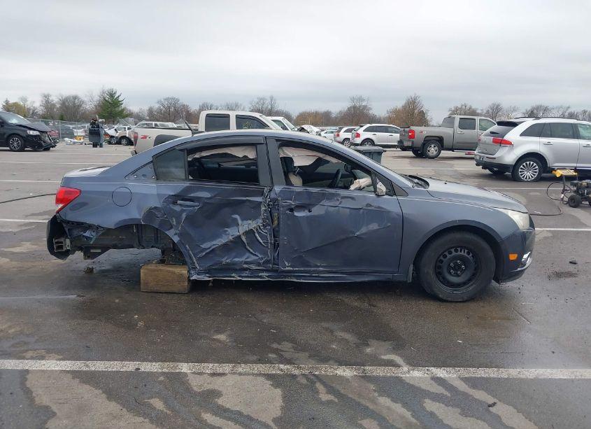 Photo 13 of 2014 Chevrolet Cruze LS AUTO (VIN 1G1PA5SH8E7345425)